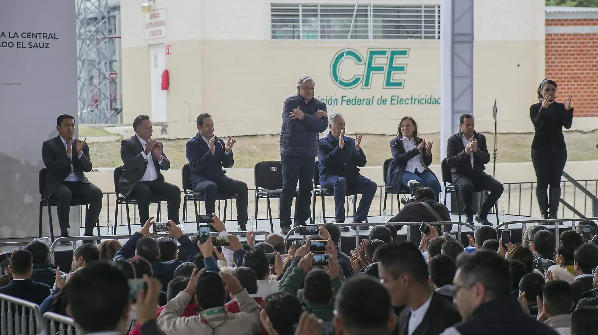 López Obrador inició una gira que tiene el propósito de supervisar la producción de energía eléctrica.  Foto César Ortiz  El Sol de San Juan del Río.